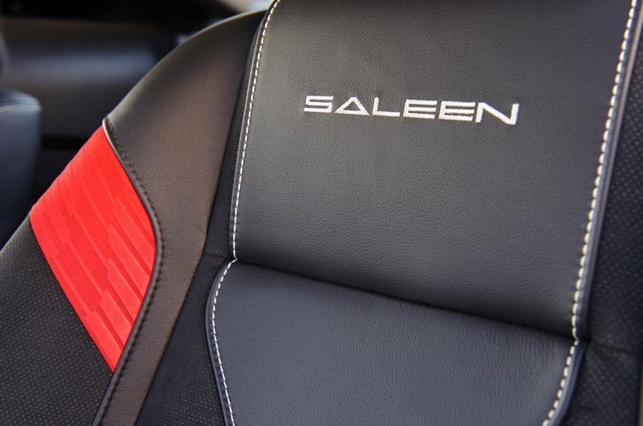 Детали интерьера Saleen S281 2010 года  (фото 22 из 51)